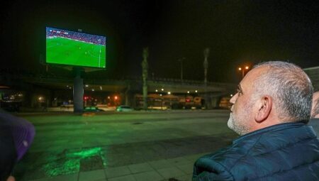 Canik’te Milli Maç Heyecanı Dev Ekranla Paylaşıldı