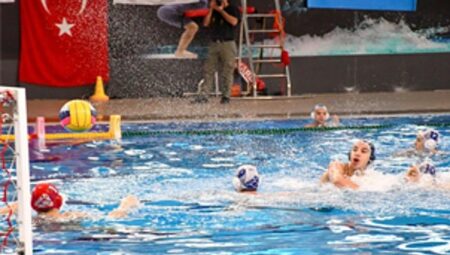 İzmir Büyükşehir Belediyesi sporcuları başarıdan başarıya koşuyor