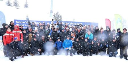 Osmangazi’den Uludağ’da Nefes Kesen Kar Voleybolu Şölen
