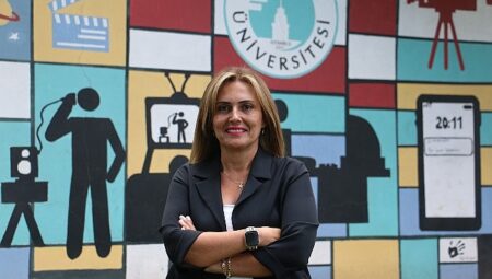 Prof. Dr. Gül Esra Atalay:  “Dijital dünyada da insan kalmayı öğrenmemiz gerekiyor!”
