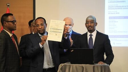 Somali’de ilk uluslararası balıkçılık lisansı bir Türk gemisine verildi