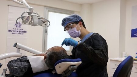 Aydın Ağız Ve Diş Sağlığı Polikliniği’nin İlk Gününde Vatandaşlardan Yoğun İlgi