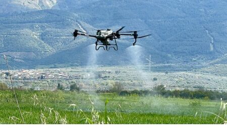 Başkan Çerçioğlu’nun Tarıma ve Üreticilere Destekleri Sürüyor: Tarlalar Drone ile Ücretsiz Gübreleniyor