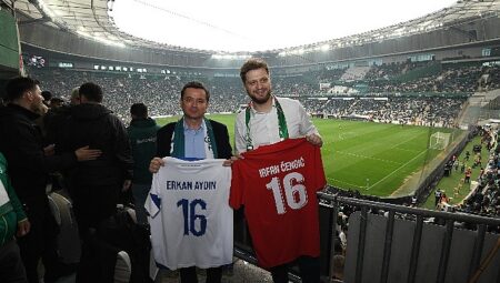 Bursaspor Tribünlerinde Kardeşlik ve Coşku Bir Arada