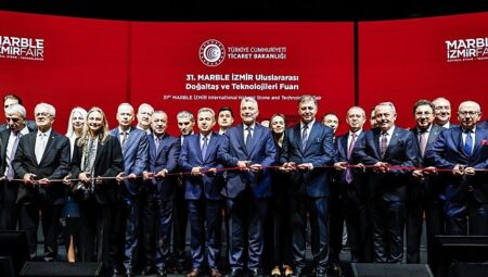 Doğal taşın kalbi İzmir’de atıyor