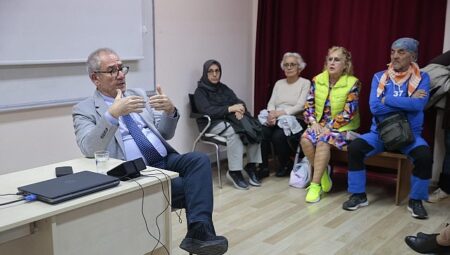 Konak’ın İleri Yaş Merkezi’nde hareketli yaşam semineri