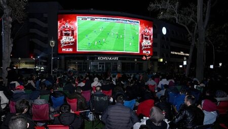 Konyalılar Milli Coşkuyu Dev Ekrandan Takip Etti