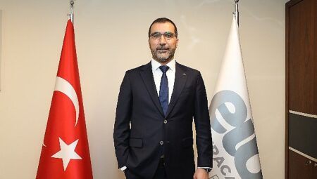 Moda endüstrisi iki koldan pazarlama atağına geçti