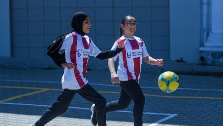 OSB Ortaokulunda 1.100 Öğrenciye İnegölspor Forması Dağıtıldı