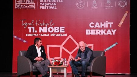 Usta Sanatçı Cahit Berkay Manisalılarla Buluştu